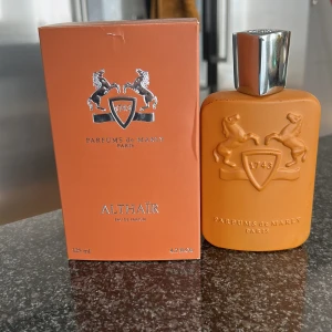 Pdm althair - Håller 8 timmar på mig luktar skit gott bryter nacken på alla jag går förbi, endast öppna för att ta bilder. 125 ml