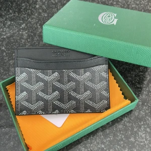 Korthållare från g0y@rd - Snygg oanvänd korthållare med fina detaljer 