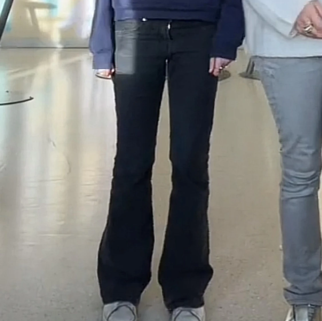 Svarta bootcut jeans