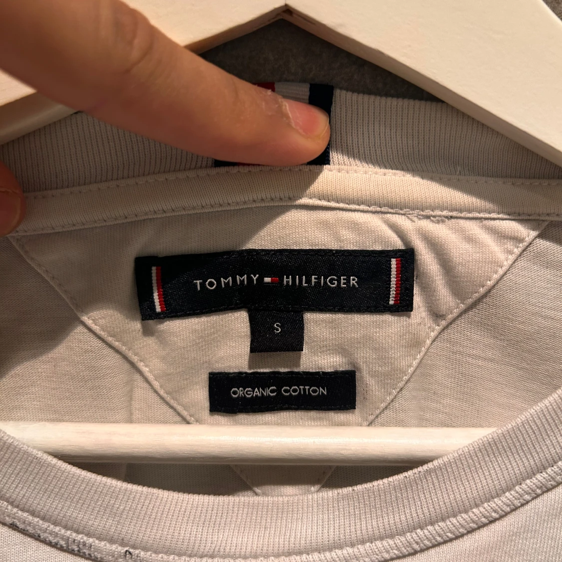 Vit långärmad tröja från Tommy Hilfiger - 3