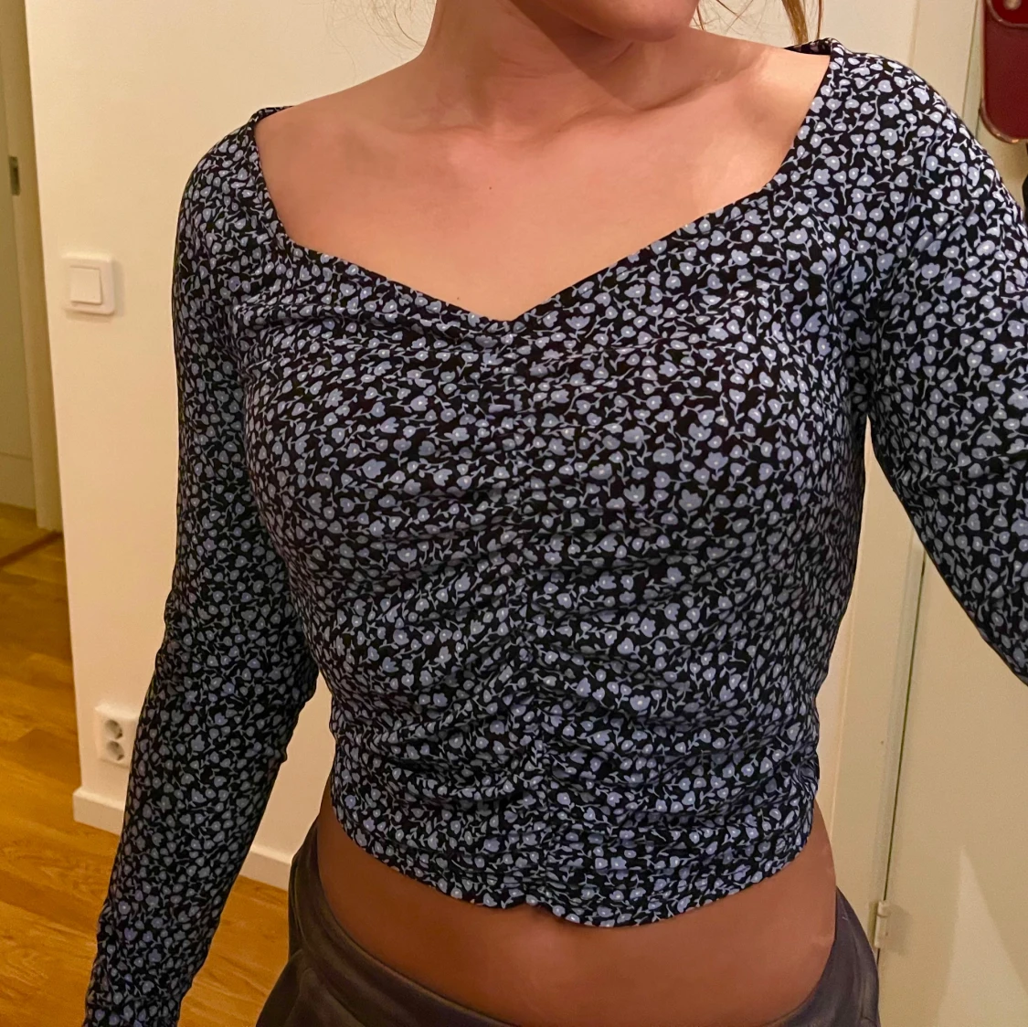 Blommig långärmad topp från Monki