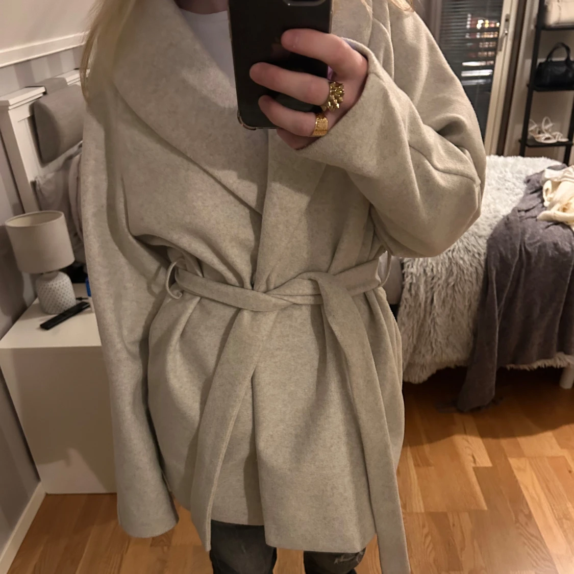 Beige kappa med knytning