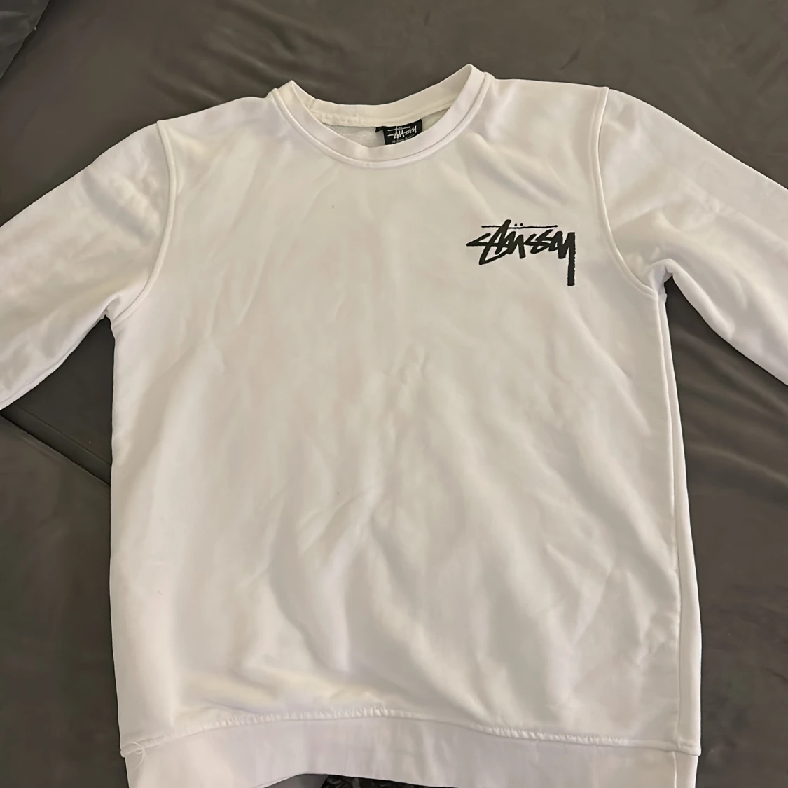 Vit långärmad tröja från Stüssy