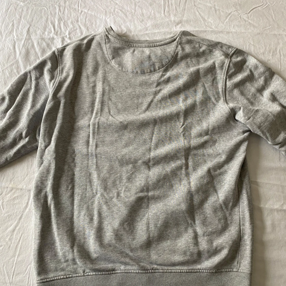 Grå sweatshirt från Lyle & Scott - 2