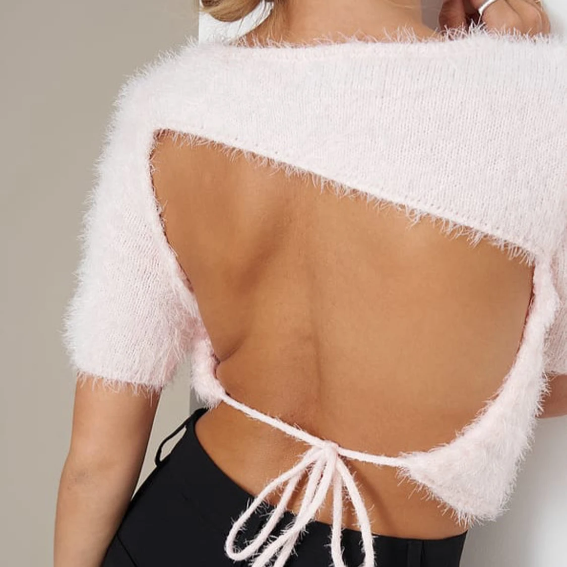 Ljusrosa fluffig topp med öppen rygg nakd x Hanna Schönberg - 2