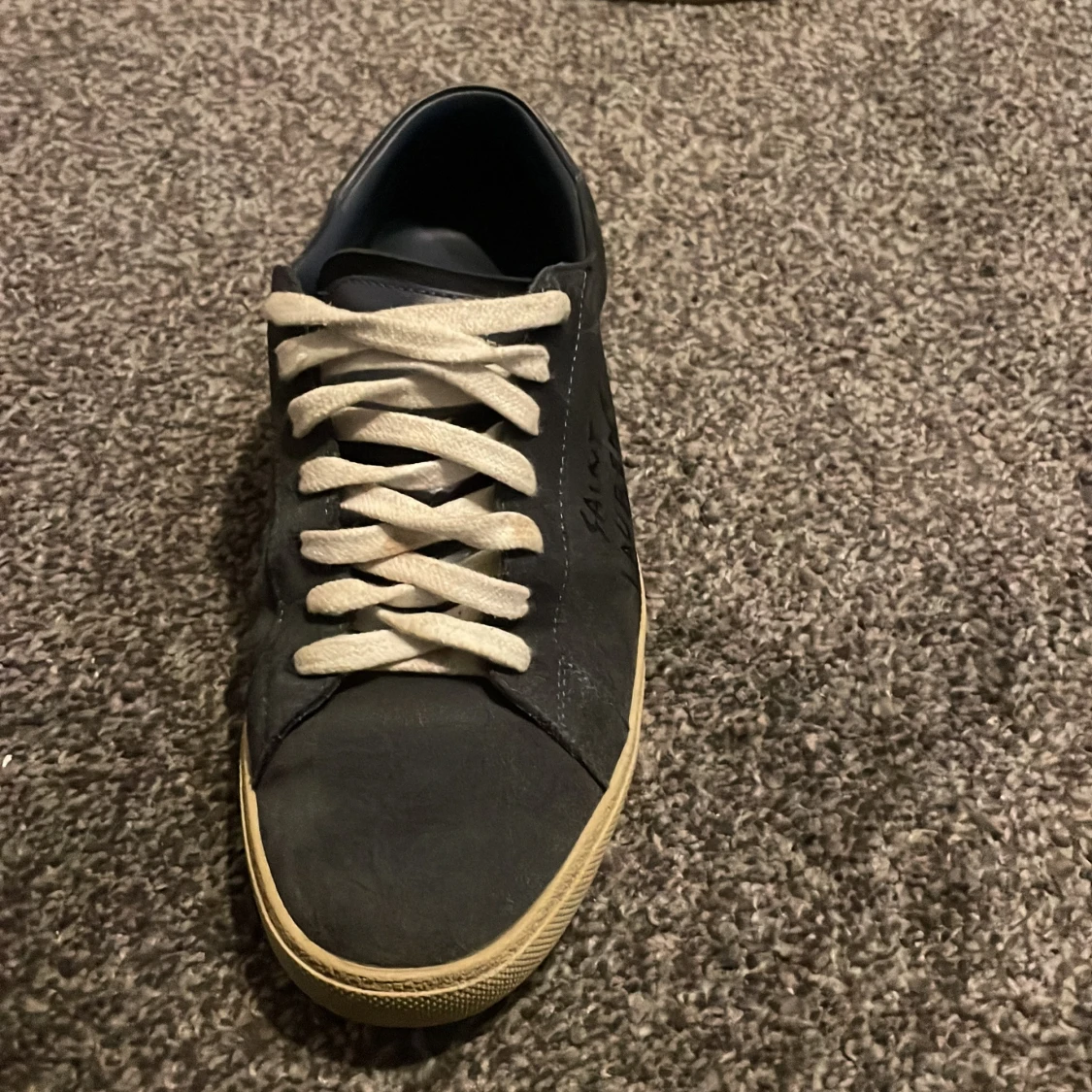 Mörkblåa skor från saint Laurent  - 1