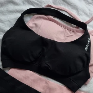 Impact sports bra - Helt oanvänd halterneck sportbh från dfyne!! Säljer då den tyvärr inte passade mig, väldigt värt o köpa här då man måste betala frakt + tull om man beställer från dfyne💞