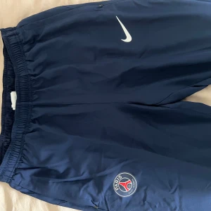PSG träningsbyxor - Oanvända träningsbyxor Nike PSG Strl S
