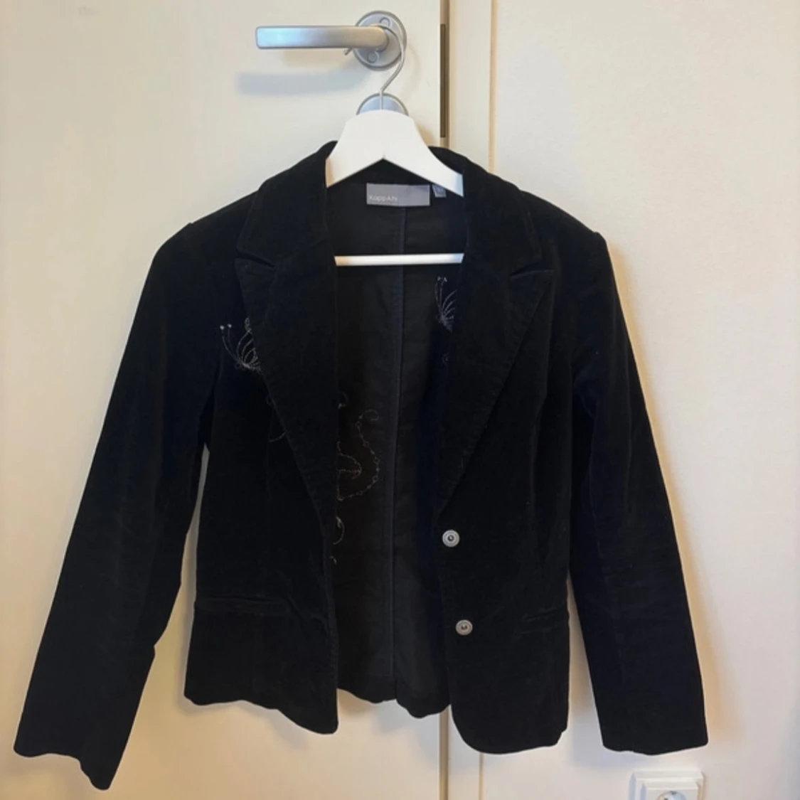 Kapphal svart blaser med silver detaljer - 2