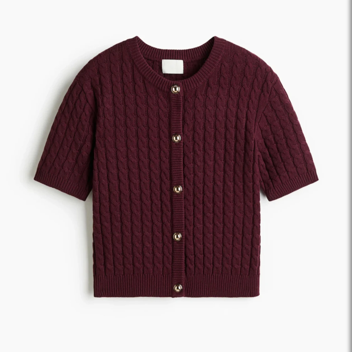 Vinröd kabelstickad kofta med knappar