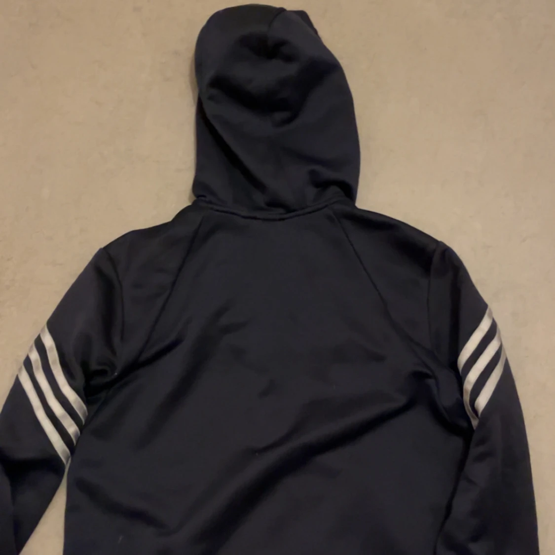 Mörkblå Adidas kofta med huva - 1