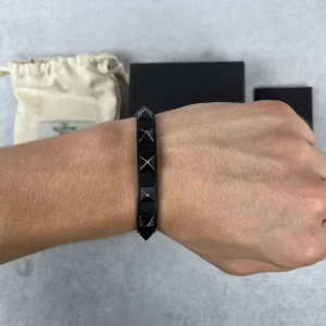 Valentino rockstud bracelet - – Condition: 9/10  – Retail price: 3000 + SEK  - What is included: Box, dustbag & card