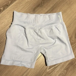 Dfyne Impact 4.5 shorts i färgen ice blue  - Nyskick! Stl M