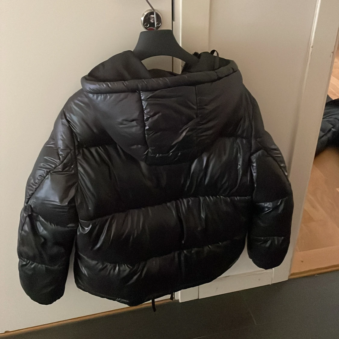 Svart pufferjacka - 3