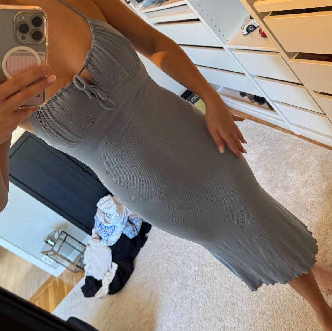 Baby blå ribbad klänning med knyt