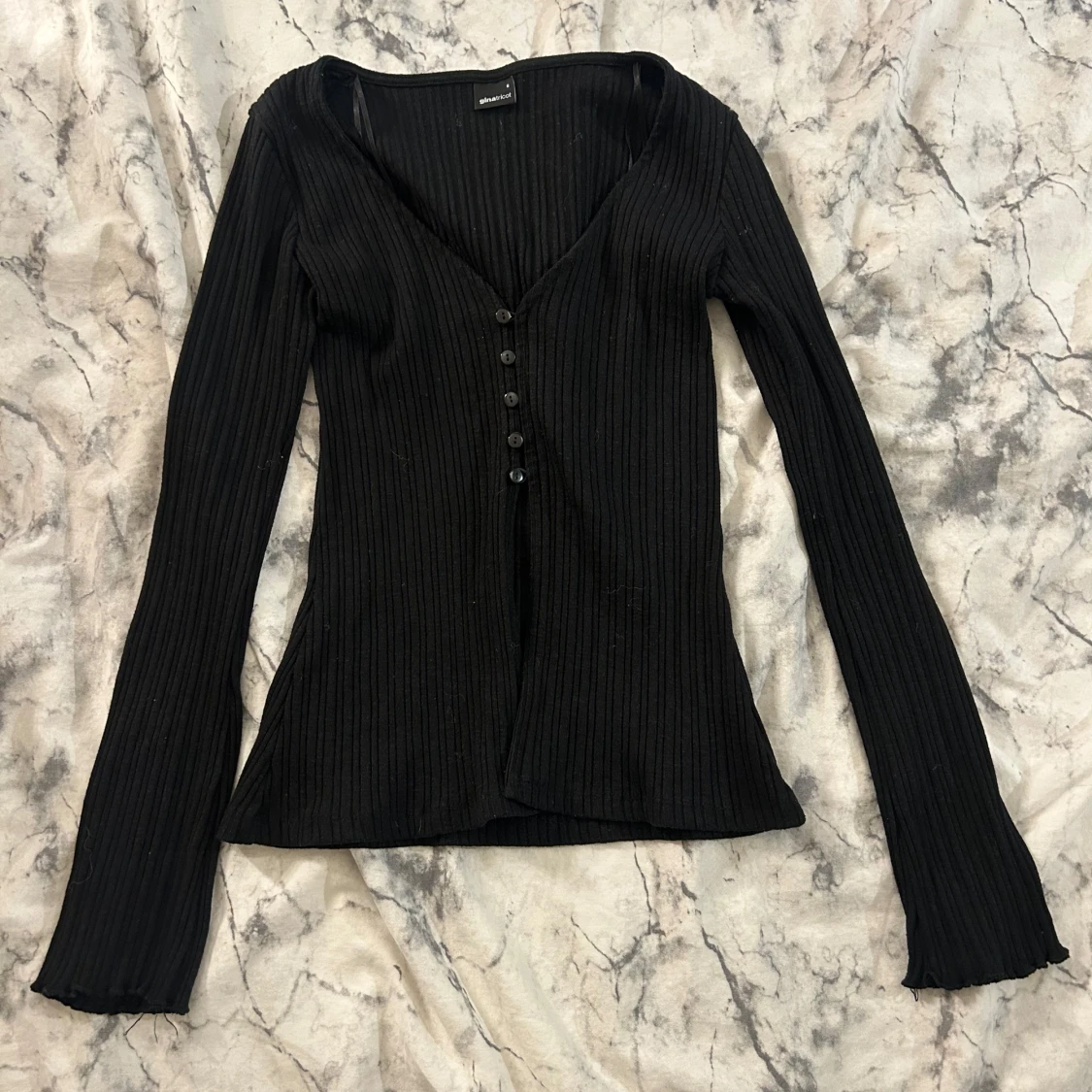 Svart ribbad långärmad topp