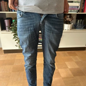 G-star Raw jeans - Säljer ett par slim fit jeans från g-star då de blivit för små. Jeansen passar dig som är mellan 165-170. Jeansen är i fint skick och har i defekter. Nypris ca 750