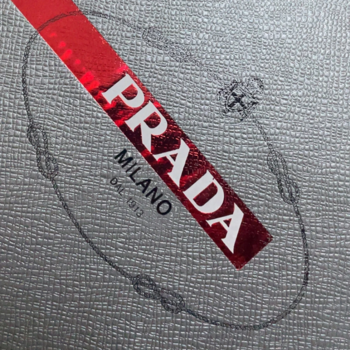 Prada sneakers i svart och vitt - 3