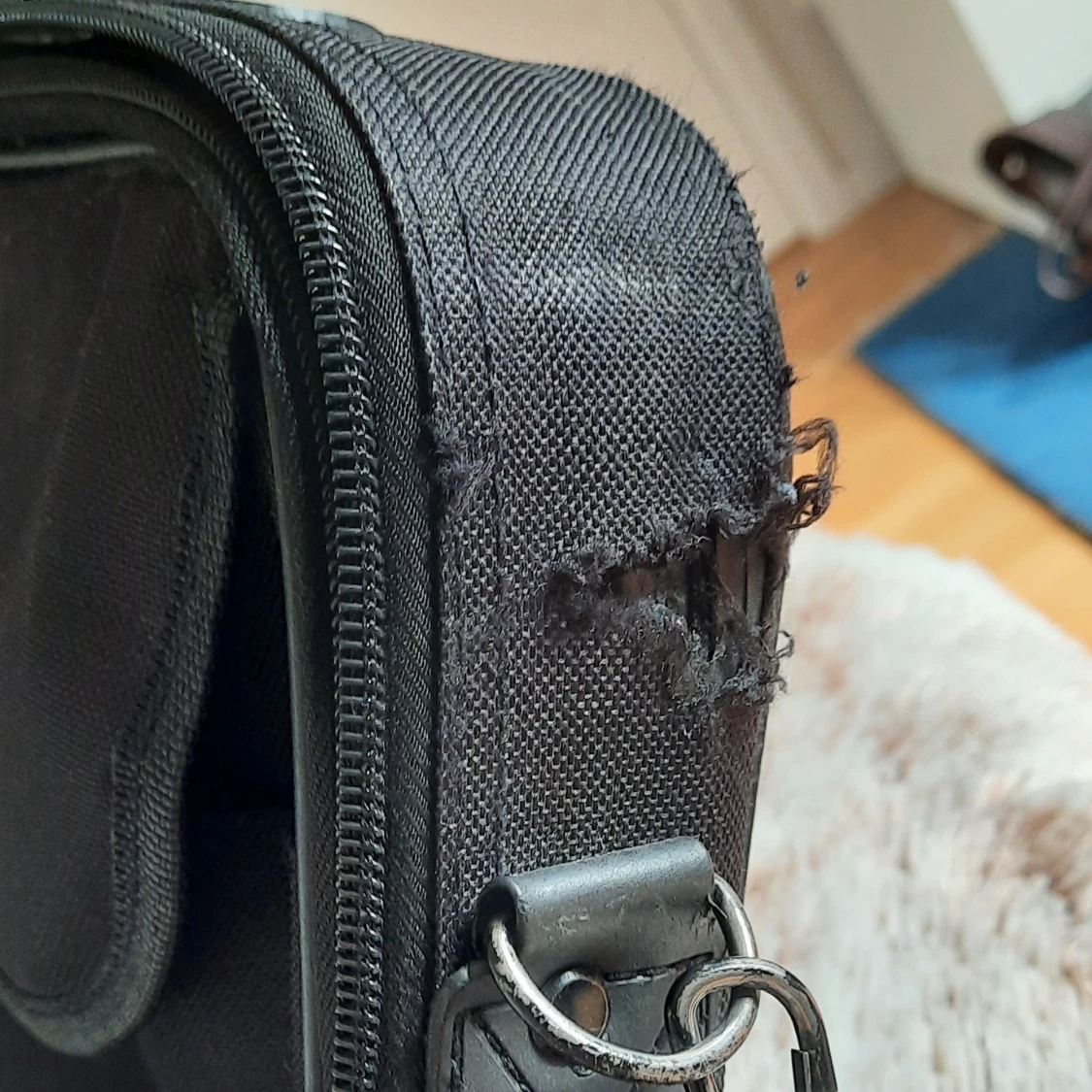 Svart datorväska med axelrem - 3