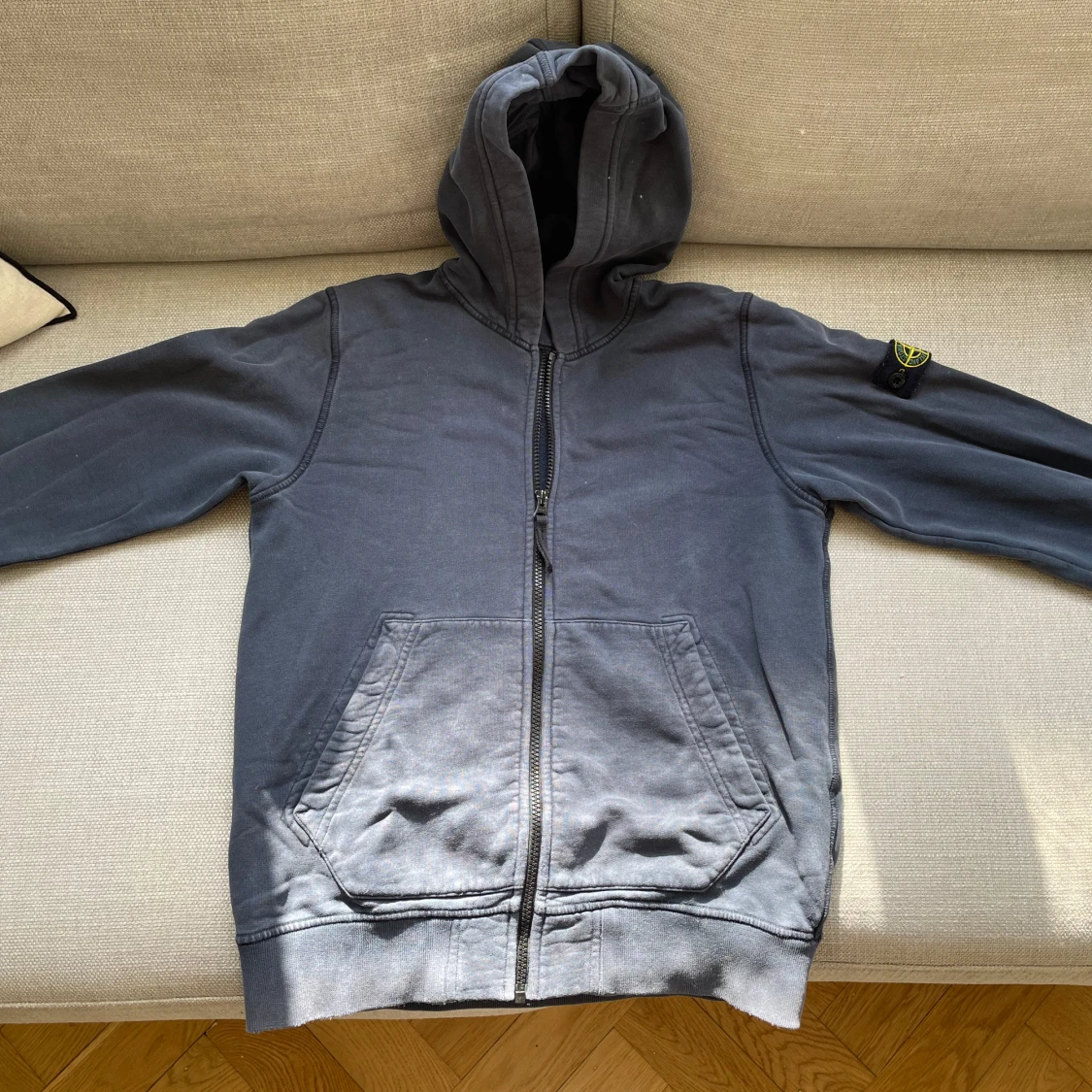 Svart hoodie från Stone Island