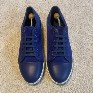 Lanvin cap toe skor - Lanvin cap toe | Storlek-43(UK9) fits 44 | Skick 9/10 endast sparsamt använda | Tillbehör: endast skor | Vid fler frågor kontakta privat