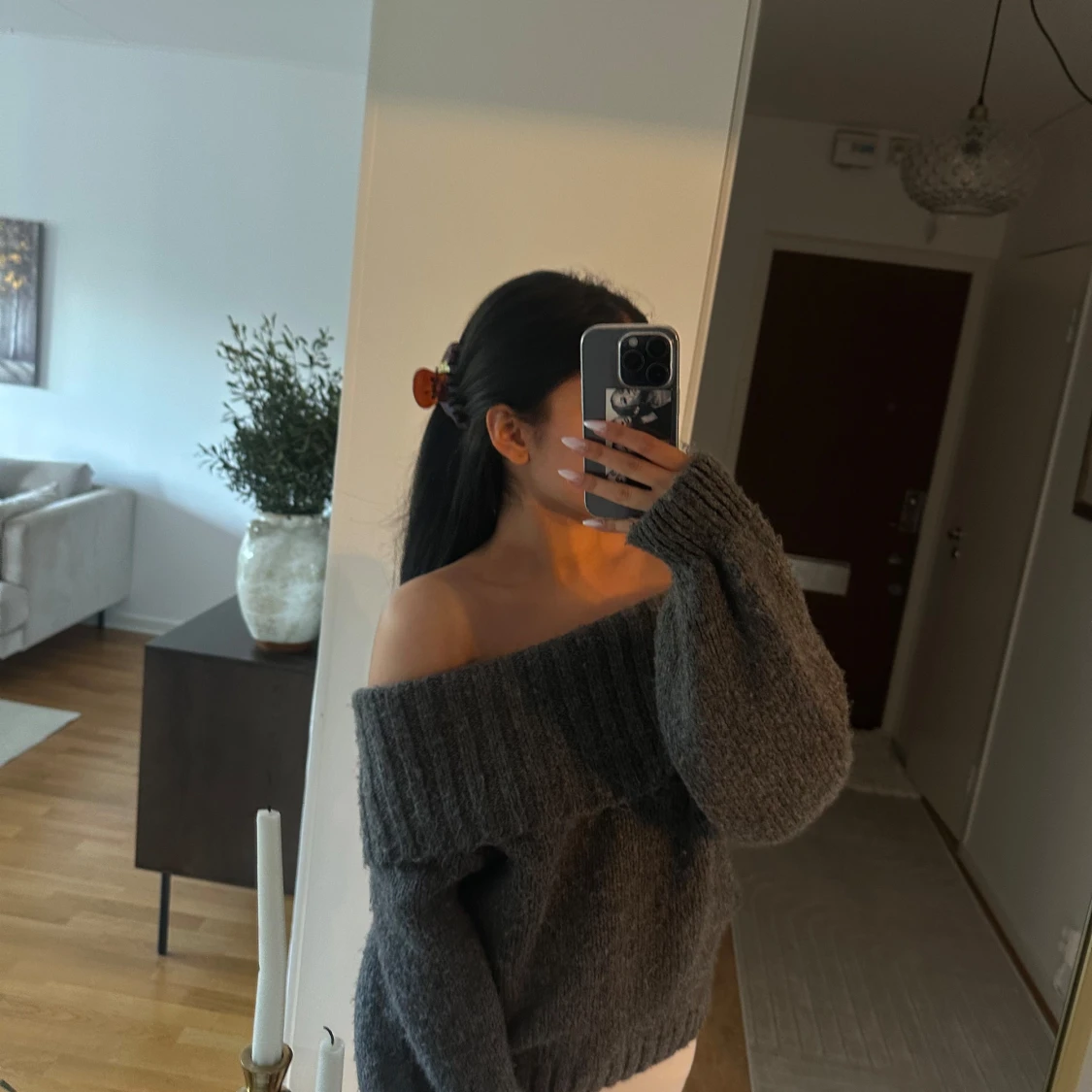 Mörkgrå offshoulder stickad tröja - 2