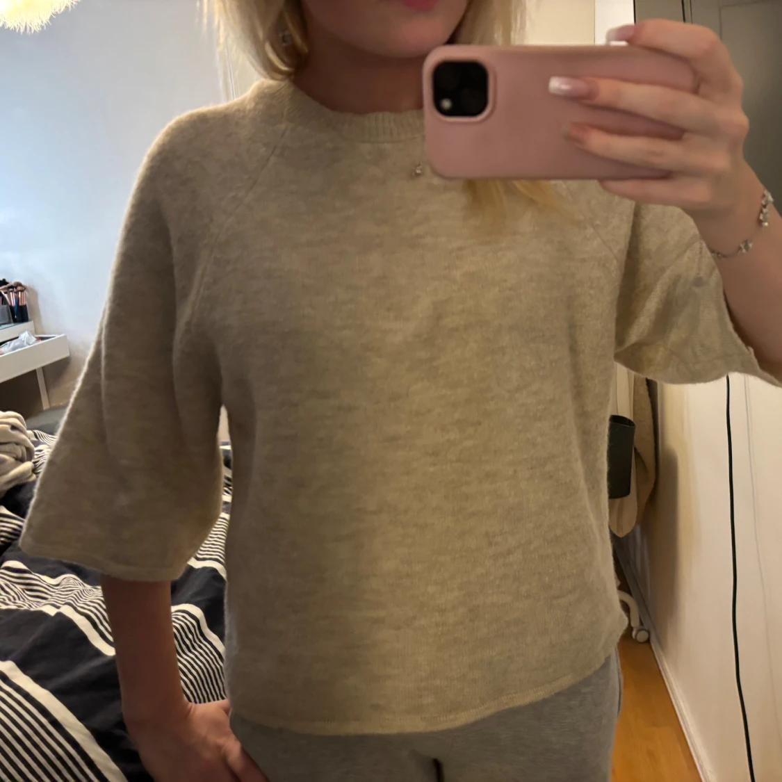 Beige stickad tröja med trekvartsärm - 2