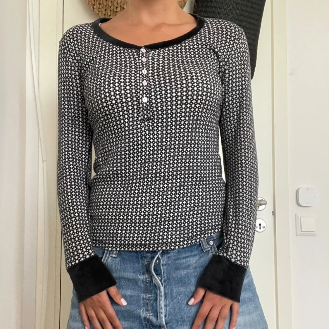 Svartvit mönstrad tröja från Victoria Secret - 1