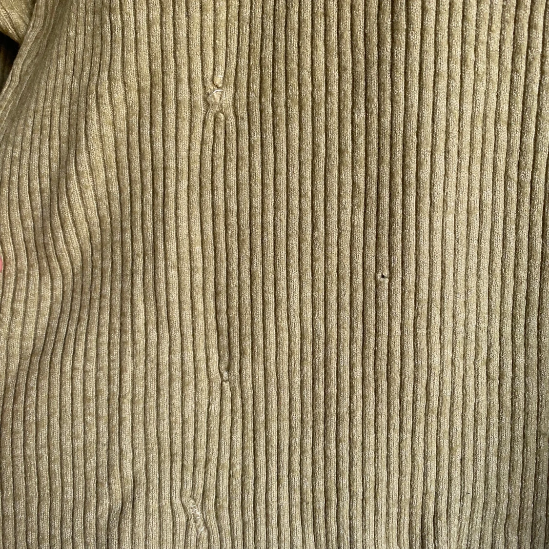 Olivgrön ribbad tröja - 2