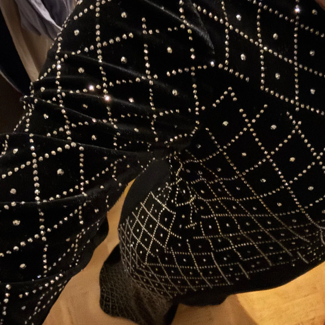 Svart långklänning med glittriga detaljer - 3