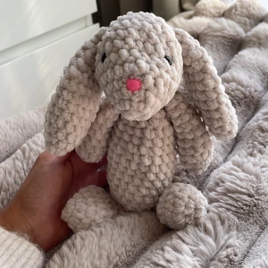 Virkad kanin - Virkad beige kanin