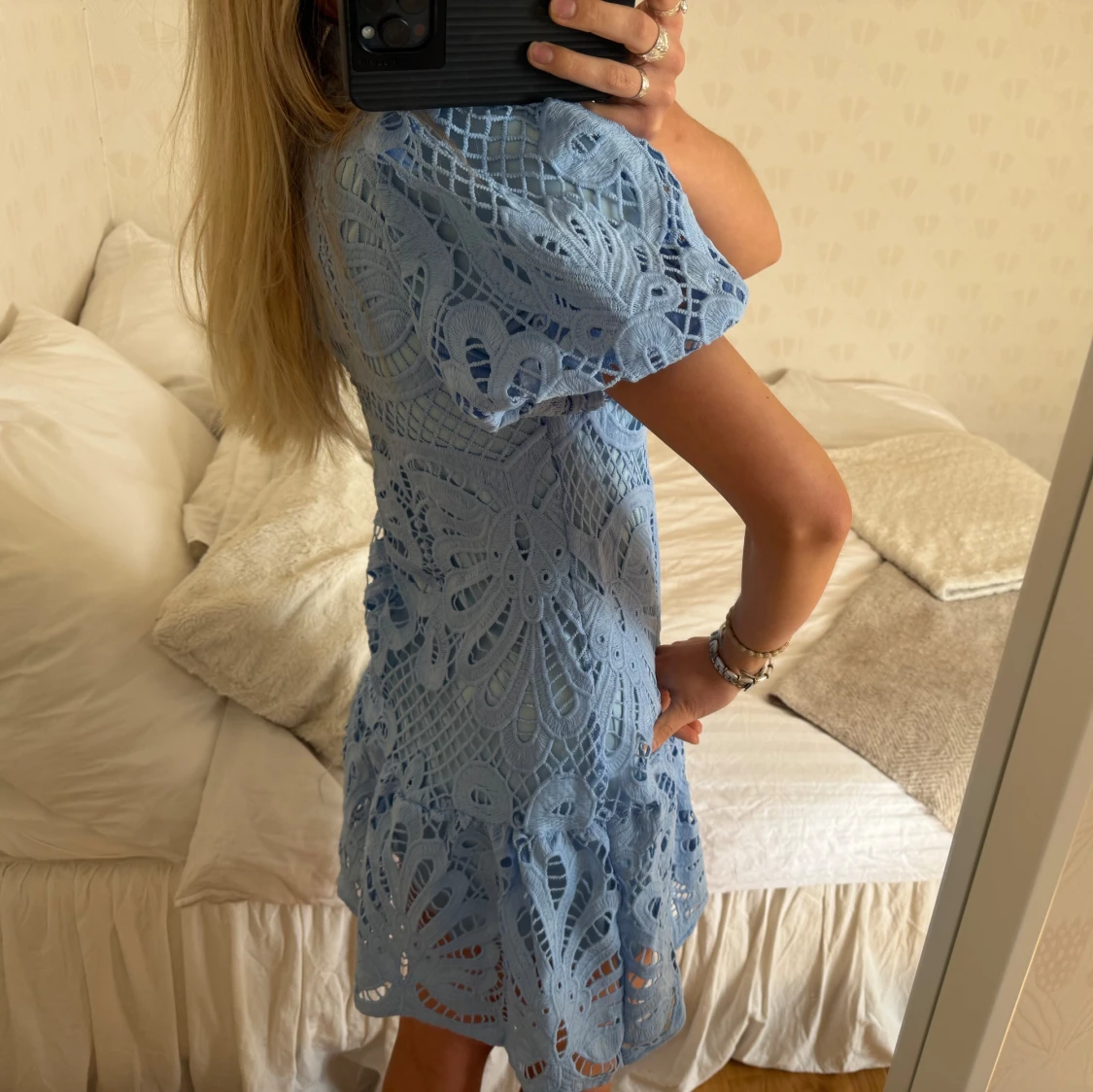 Ljusblå spetsklänning - 1
