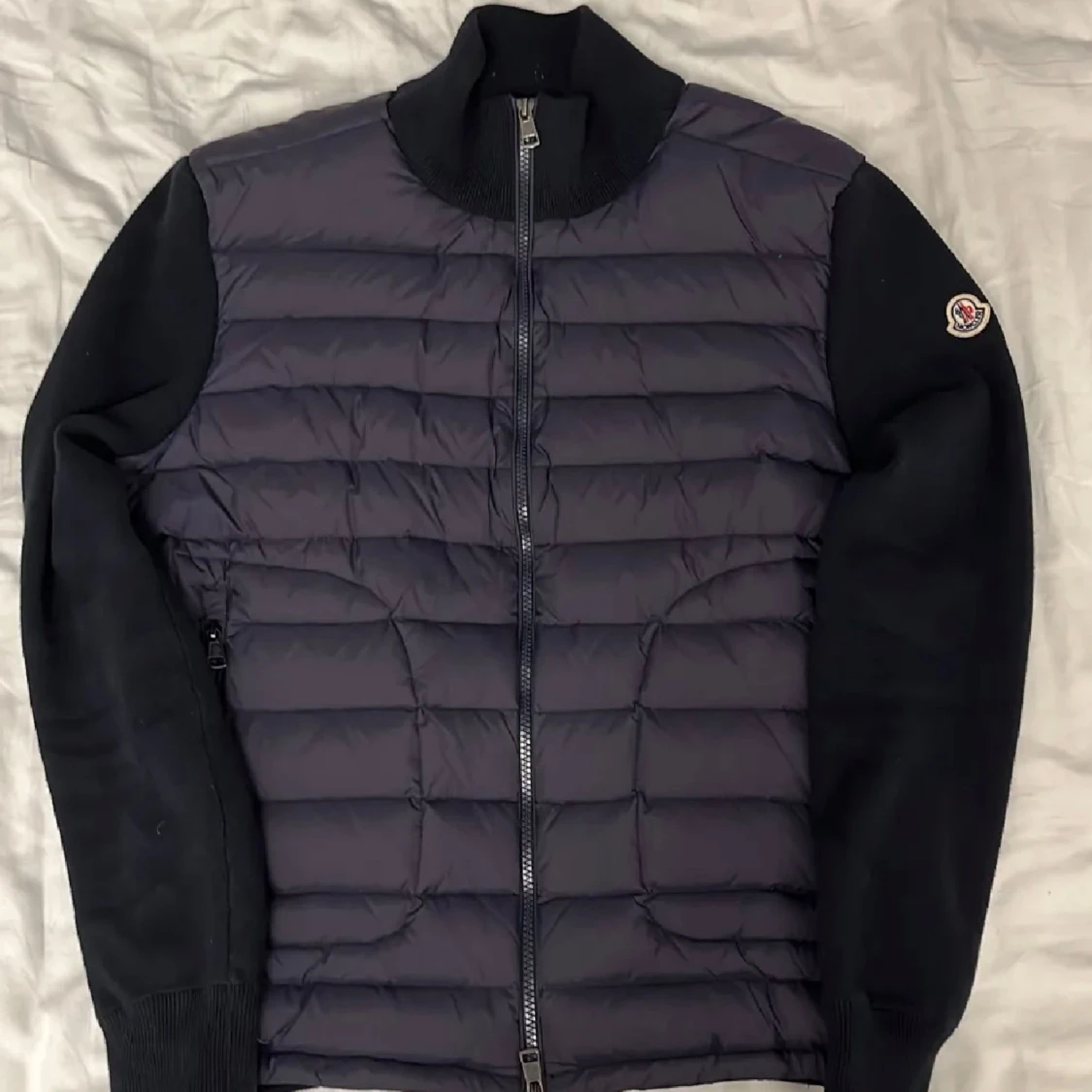 Svart dunjacka från Moncler