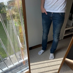 Nudie jeans - Tja! Säljer detta schyssta paret jeans från Nudie!| Modell: Tube Kelly| Vid minsta fråga tveka inte att kontakta mig!| Pris alltid diskuterbart!|// Nils