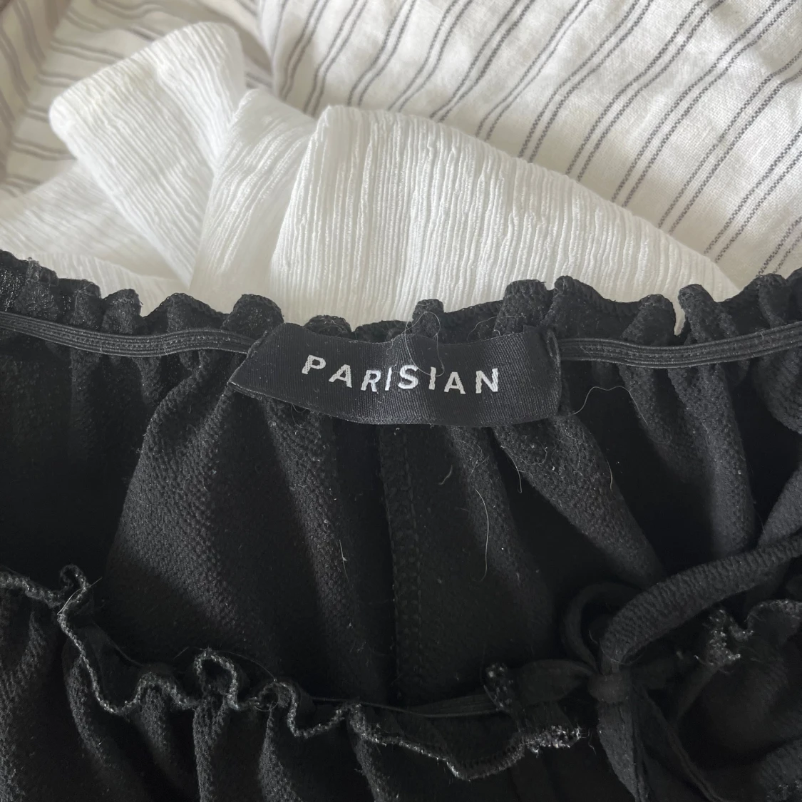 Svart offshoulder topp från Parisian - 1