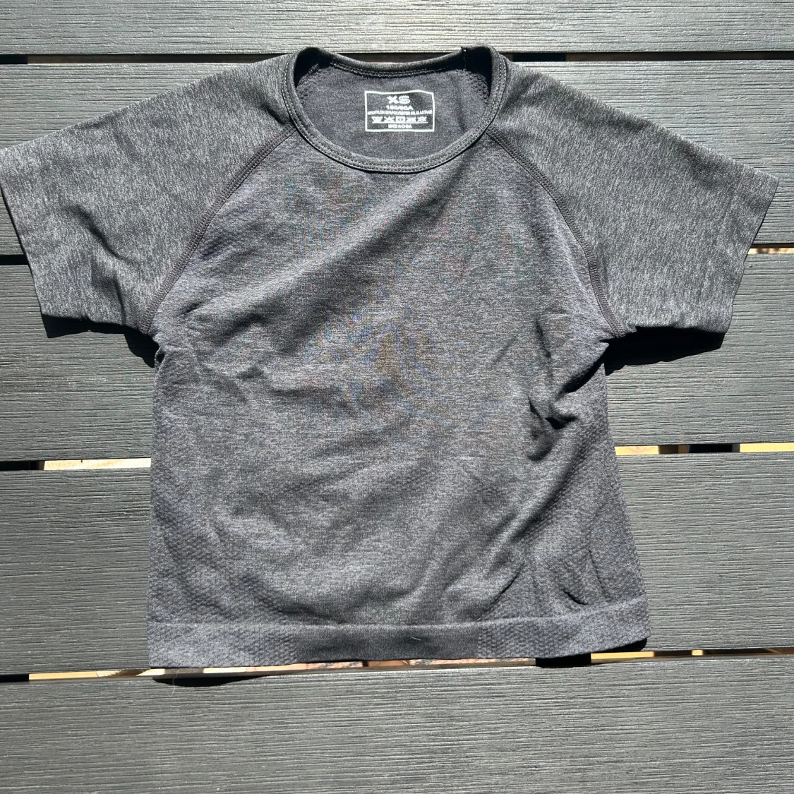 Mörkgrå cropped t-shirt XS