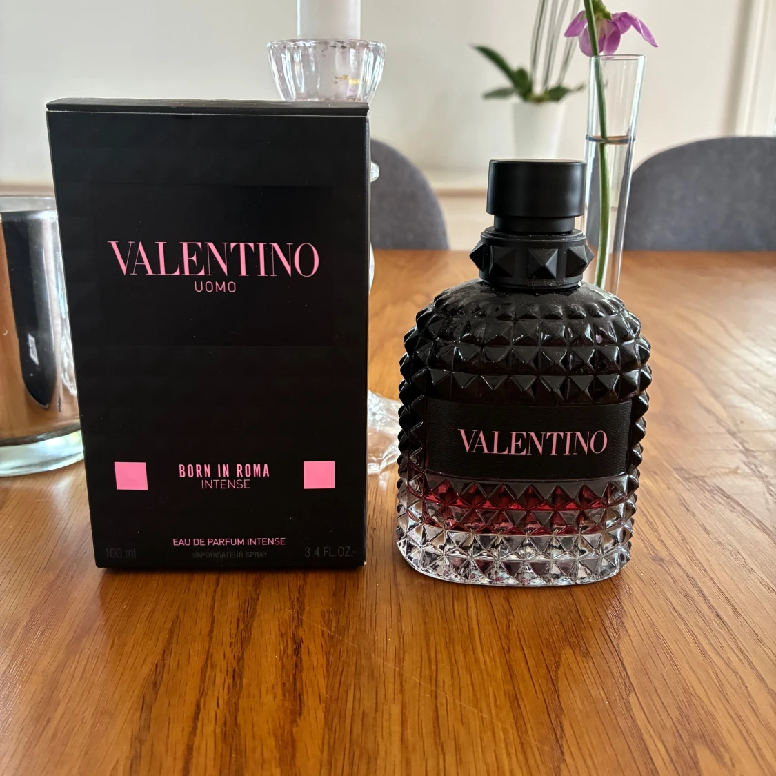 Valentino Uomo Born In Roma Intense samples