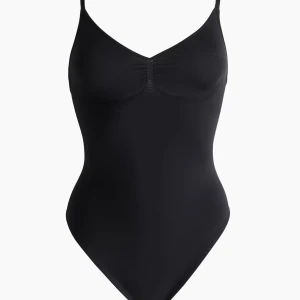 Svart skulptur body - super fin populär skulpturbody, sitter sååå fint på, speciellt runt midjan. helt oanvänd! storlek XS, stretchig så hade passat S 