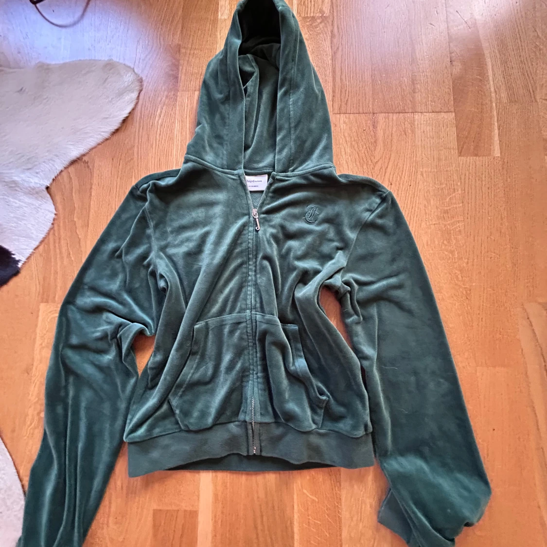 Grön velour hoodie från Juicy Couture - 1