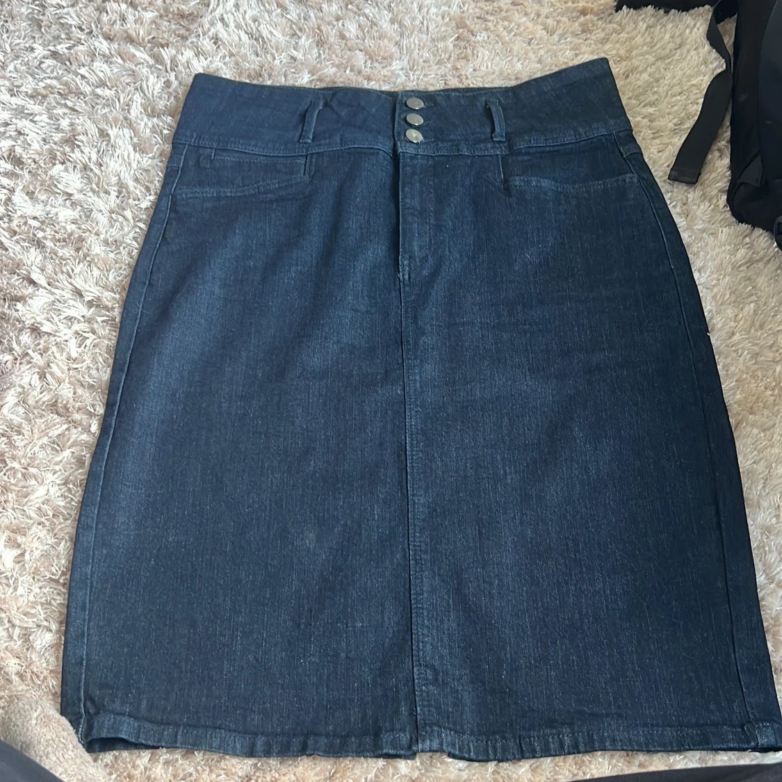 Mörkblå jeanskjol med slits - 1