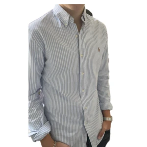 Randig skjorta från Polo Ralph Lauren - Snygg skjorta från Ralph Lauren | Storlek S | Använd fåtal gånger så har inga defekter | 