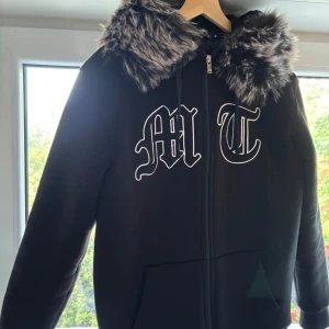Tuttolente Fur Hoodie - Storlek: M Skick: 9/10 