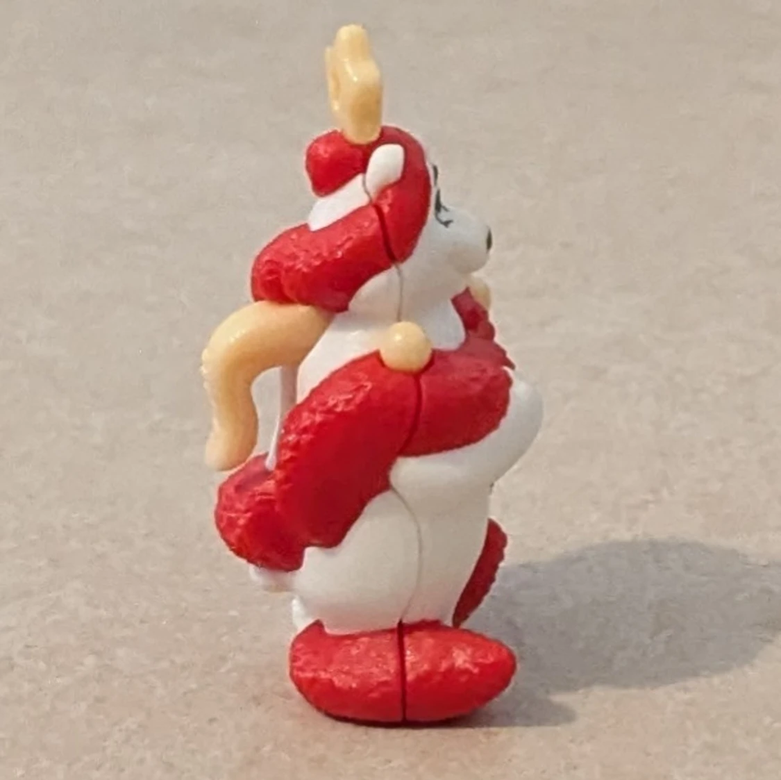 Björn av plast som är ihop byggd - 2