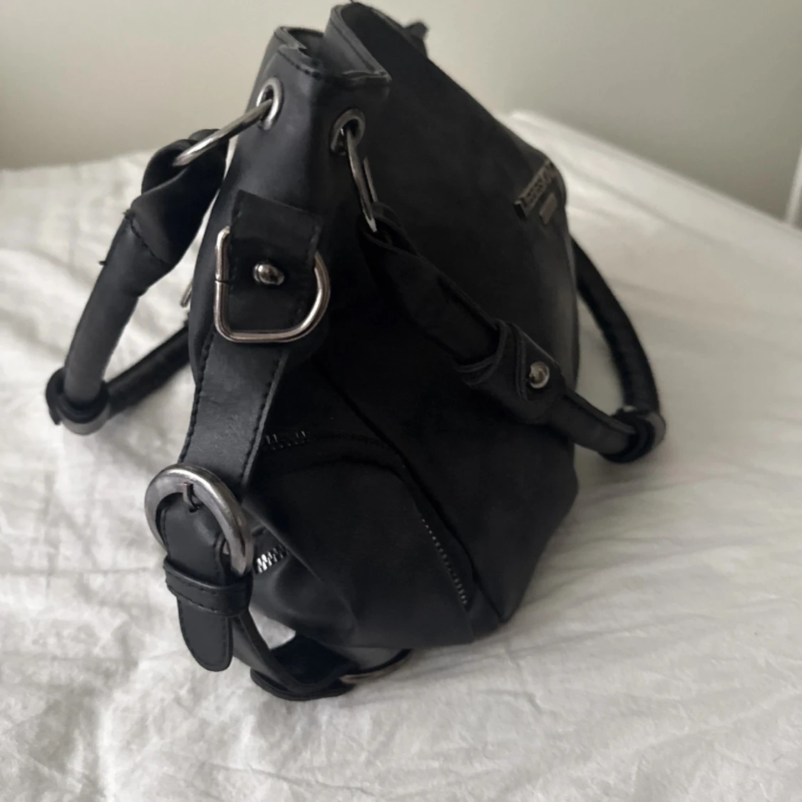 Svart handväska från Liebeskind - 1