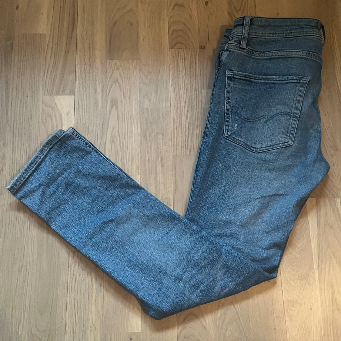STEAL‼️Ljusa jeans med slitningar från Jack and Jones  - 1