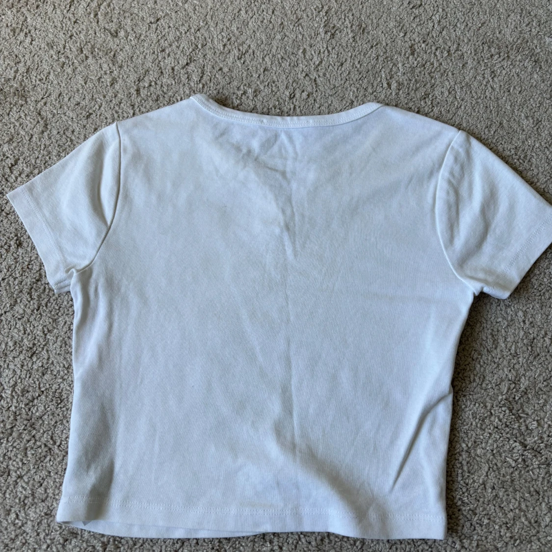 Vit croppad T-shirt  - 1