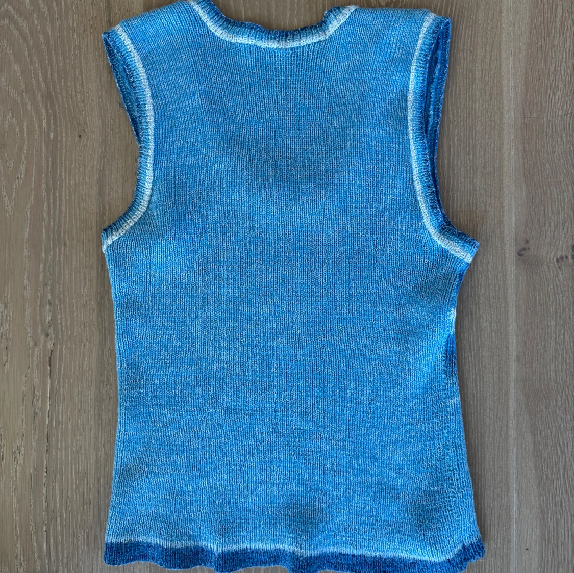 Blå stickad ärmlös topp - 2