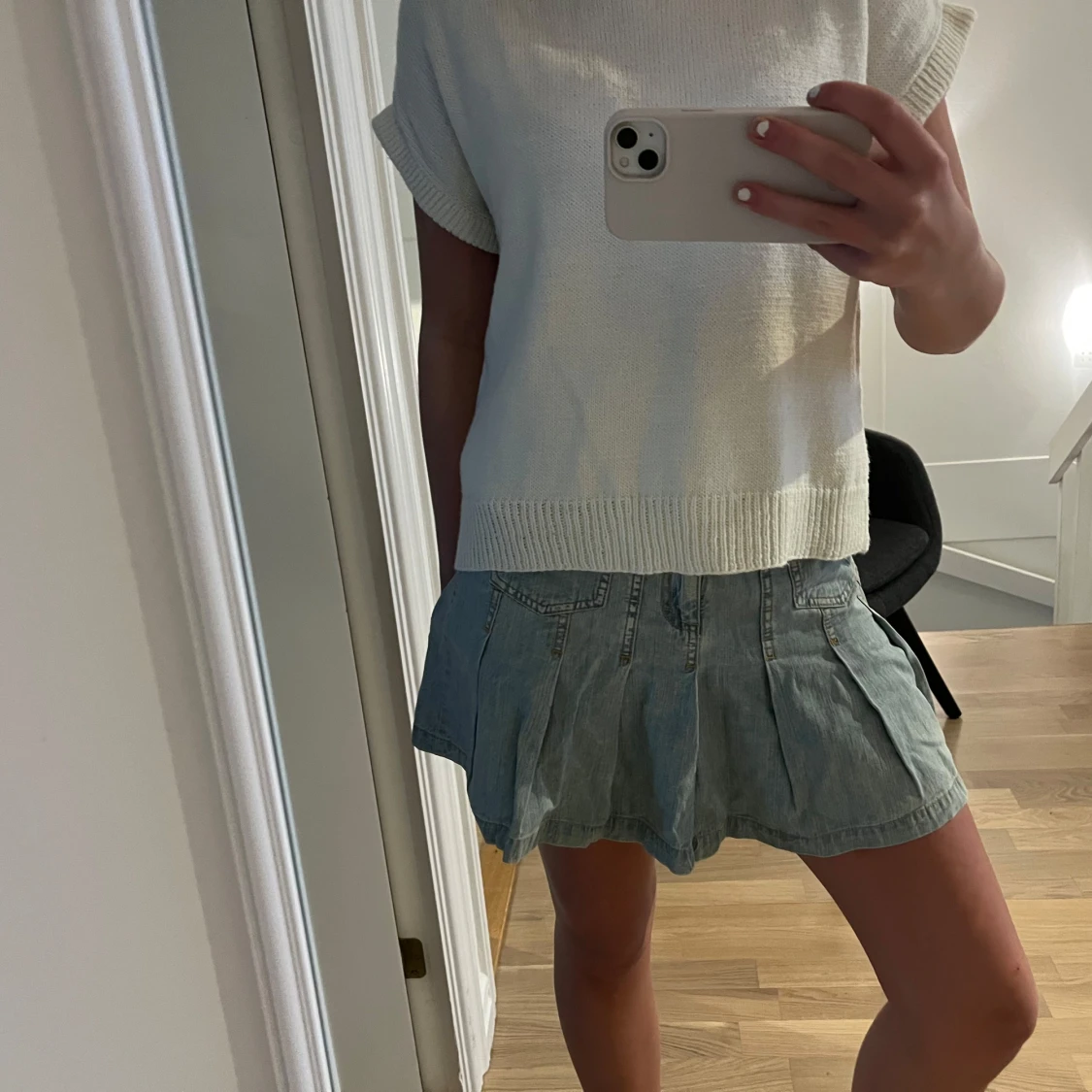 Ljusblå jeanskjol med veck - 1