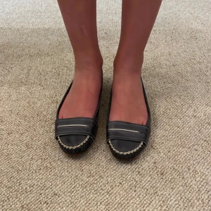 Chloé loafers  - Supersnygga Chloé ballerina/loafers  inga defekter aldrig använda , box o dustbad medföljer. Sulade hos skomakare. Hör av er om ni har några frågor!💕(detta är en återpublicering då dom var för stora på mig)