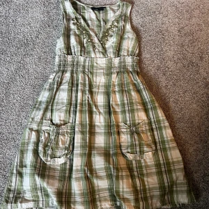 Klänning 🍓🍏 - Världens sötaste klänning som dessutom har fickor!💓